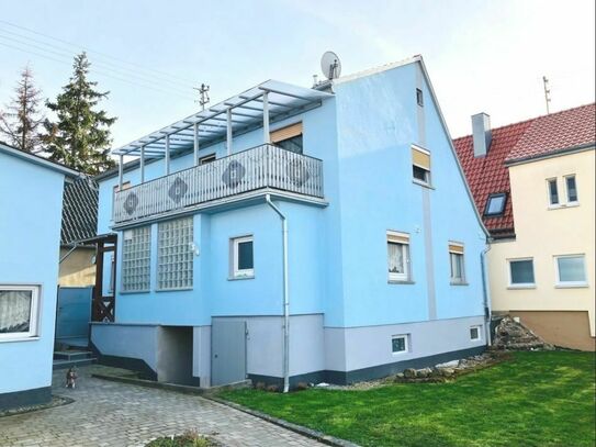 Geschmackvoll modernisiertes Wohnhaus mit Nebengebäuden, Hof und Garten in ruhiger Dorflage, Grd. 540m², Wohnfl. 125m²