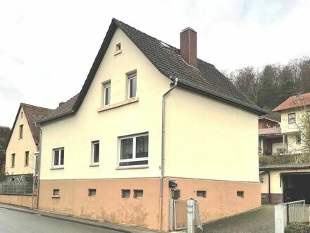 Einfamilienhaus mit Doppelgarage - sofort frei