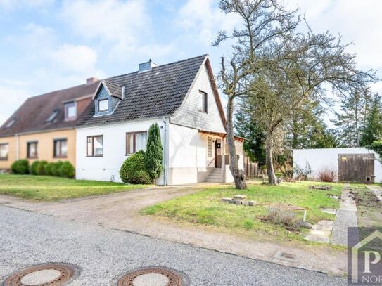 Liebenswerte Altbau-Chance: Doppelhaushälfte mit großem Garten in Oppendorf!