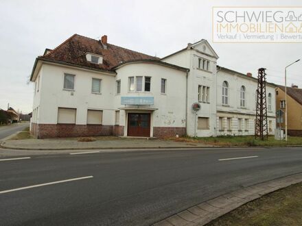 Saalgebäude mit großem Grundstück und Kegelbahn in Forst