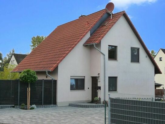 Modern, chic, hell .......
Gepflegtes 1-2 Familienhaus in ruhiger Lage in Kalletal-Ortsteil