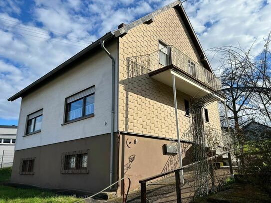 EIDENBORN : 1 - 2 Familienhaus mit 1270 m² GRUNDSTÜCK ( incl. Bauplatz ) in absolut RUHIGER Lage !