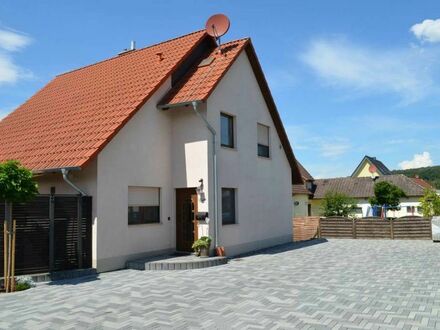 Gepflegtes 1-2 Familienhaus in zentraler und ruhiger Lage von Langenholzhausen