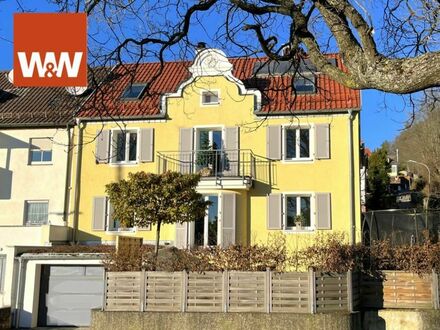 Historische Stadtvilla zu neuem Leben erweckt!<br />
213 m² mit 7,5 Zimmer sucht neue Familie...