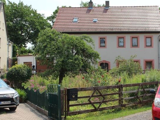 Neuer Preis! Denkmal mit Charme, direkt am Naturbad + sep. Stellplatz- Grundstück!