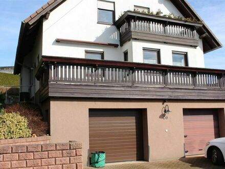 Halbes Haus! Lichtdurchflutete ETW in Zweifamilienhaus, EBK, Balkon, Terrasse, Garage+ unverbaubarer Fernblick!