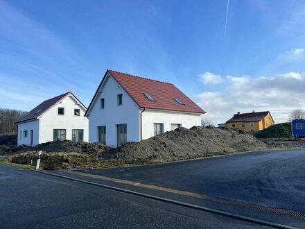 *NEUBAU* Modernes Einfamilienhaus mit großer Terrasse und Garten