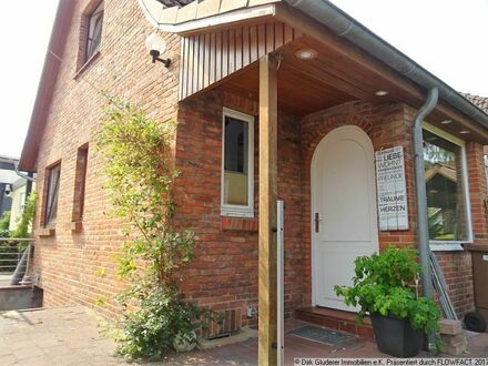 Schickes Einfamilienhaus mit Pool, Kamin, Garage und Vollkeller