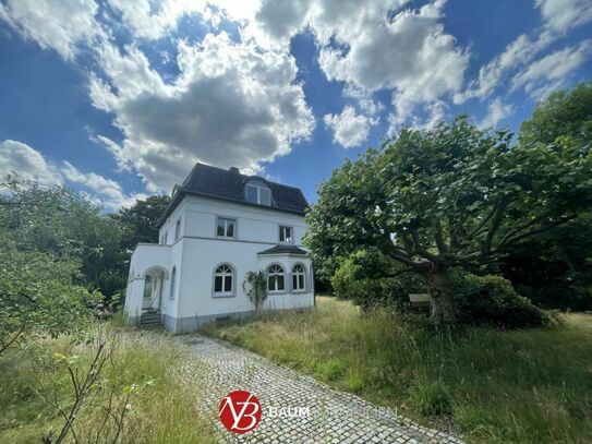 Klassische Villa mit traumhaftem Blick über die Felder bis hin zum Rhein