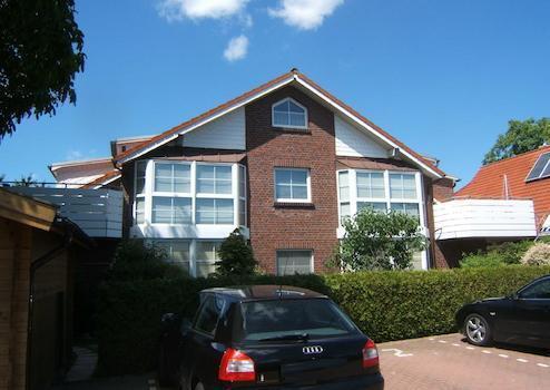 Jever - Schloßnähe u. Sackgassenlage: Exklus. Wohnung m. Dachterrasse u. Balkon