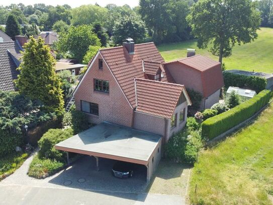 Großzügiges Zweifamilienhaus mit Feldrandlage in Wakendorf II