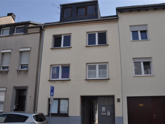 Euskirchen: Ausbaufähiges, teilvermietetes 3-4 Parteienhaus,
Innenhof,Garage