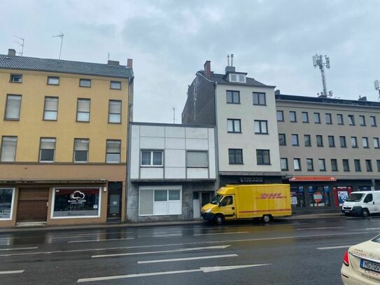 Großes Wohnhaus mit kleinem Laden in zentraler Lage Rheydt