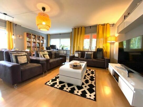 Wohntraum in Mörfelden: Modernisierte 4 Zimmer Wohnung mit Balkon und Pkw-Außenstellplatz