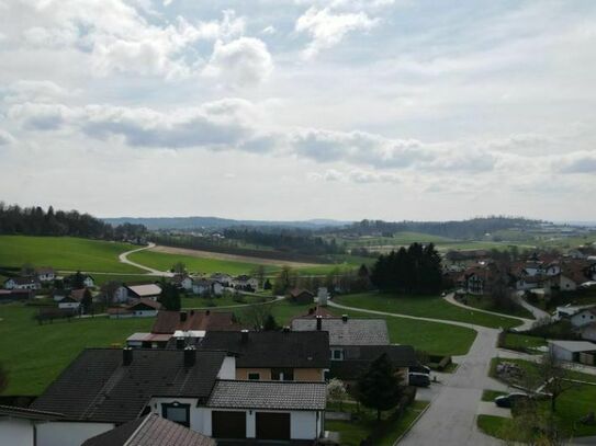 Geräumiges Einfamilienhaus auf 2 Etagen mit ausbaufähigem DG, 2 Bädern, Garage, Terrasse und Balkon