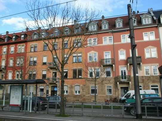 Zentral in Karlsruhe - Südweststadt
3,5 Zimmer - DG - 68 m² - 5. OG
Gut vermietet als Kapitalanlage