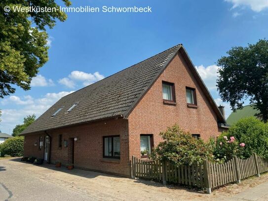 Renoviertes Doppelhaus in dörflicher Lage (nur 20 km bis Heide)!