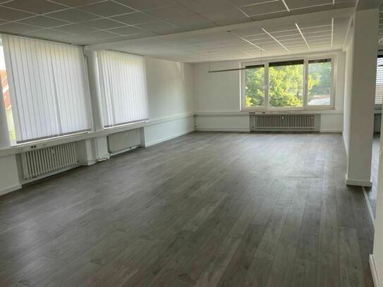 Vermittelt...Großes Büro frisch renoviert in Steinhagen !