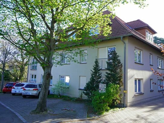 Gut geschnittene 3- Raum- Wohnung mit Stellplatz und Terrasse als Kapitalanlage am Schönblick Weimar