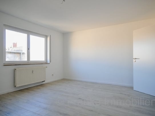 Heidenau - großzügige 2-Zi.-Wohnung mit EBK und Dachterrasse