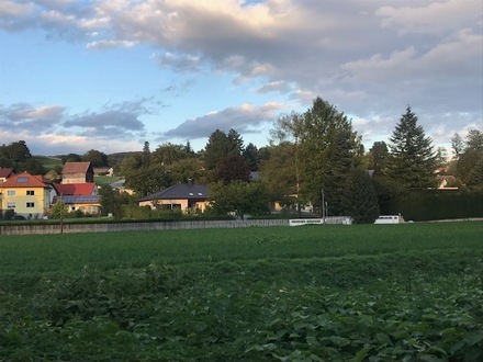 helle 3-ZI-Wohnung mit Weitblick + Balkon, inkl. Garage