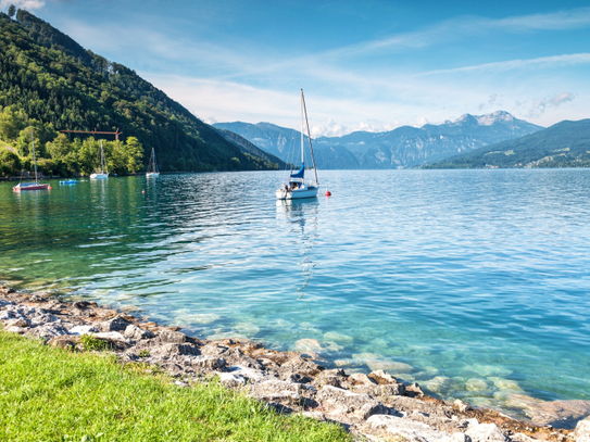 „Schmuckstück“ Haus am See! Exklusive Lage am ATTERSEE mit direktem privaten Seezugang!