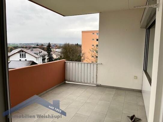 Helle gepflegte 3 Zimmer Wohnung mit EBK und großem Balkon