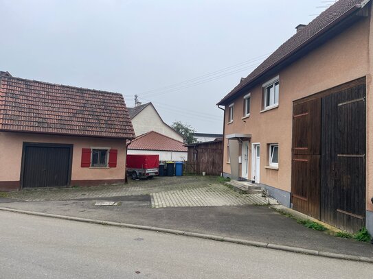 Haus mit Scheune/Garage/Garten und Werkstsatt