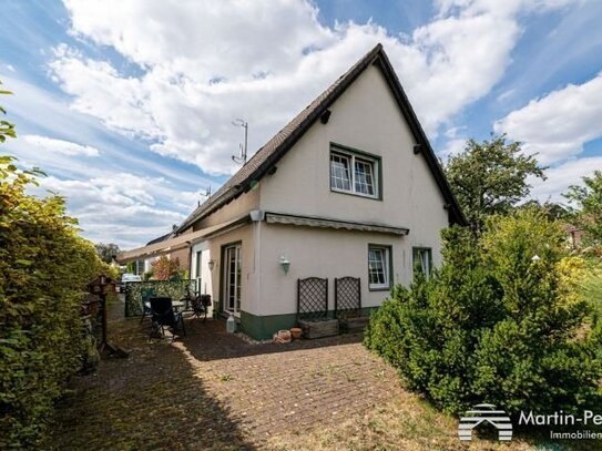 Einfamilienhaus mit Stellplätzen - ruhige Lage - Garten -