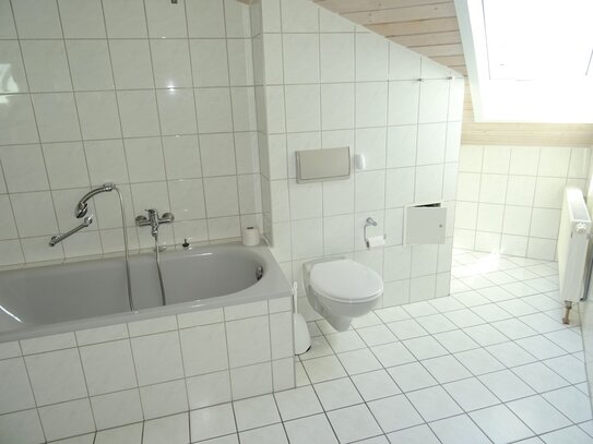 * Zentrumsnah mit Balkon+Fahrstuhl+Küche * Gemütliche 2 Zimmer Maisonette Wohnung in Zwickau !