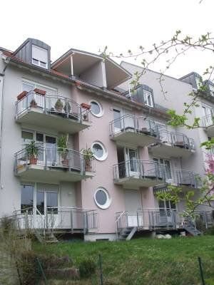 Außergewöhnlich attraktive Wohnung über 2 Etagen, mit Balkon und Blick nach Kitzingen Stadtzentrum !! Sehr guter Grundr…