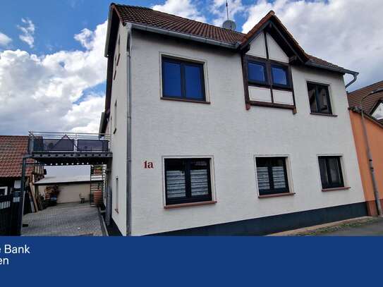 Freistehendes, saniertes Einfamilienhaus mit großzügiger Einliegerwohnung in Stockstadt