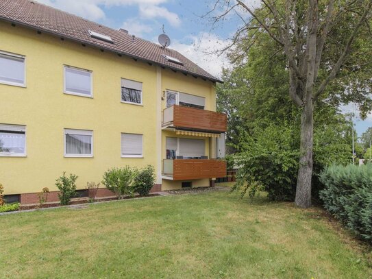 Renovierungsbedürftige 2-ZW mit Tageslichtbad und Balkon im kleinen Wohnhaus in Schwabach