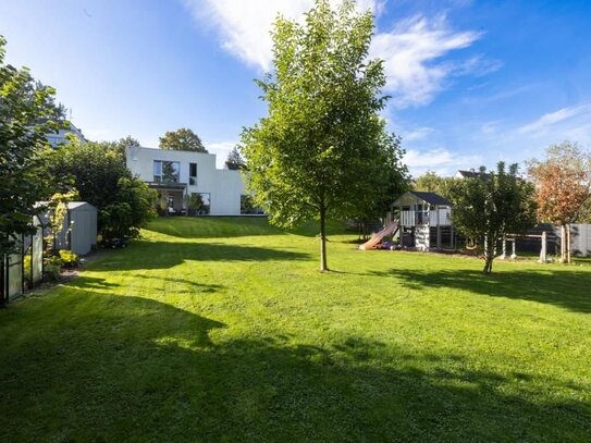 Villa im Bauhausstil direkt am Wiesengrund in Oberasbach / Haus kaufen