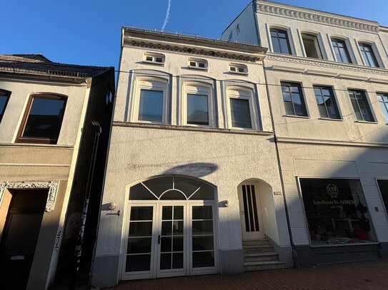 Wohnen und Arbeiten unter einem Dach: Stadthaus mit Gewerbefläche (EG) mitten in der Altstadt