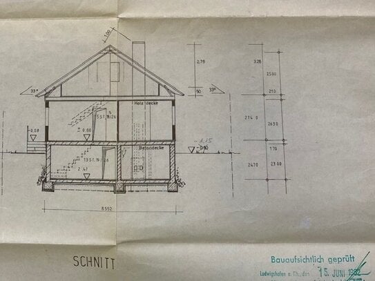 ***Gelegenheit*** (Abrisshaus mit Brandschaden); 380m² Grundstück; Stahlbetonkeller, in 2.Reihe gelegen....