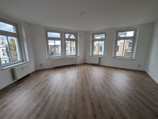 ++ WoW ++ Ihre neu renovierte 2,5 Zimmer Wohnung wartet auf Sie ++