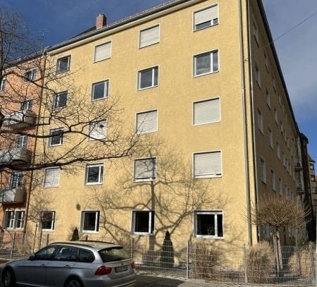 HELLE 2 ZIMMERWOHNUNG - GROSSE WOHNKÜCHE MIT EINBAUKÜCHE - TAGESLICHTBAD