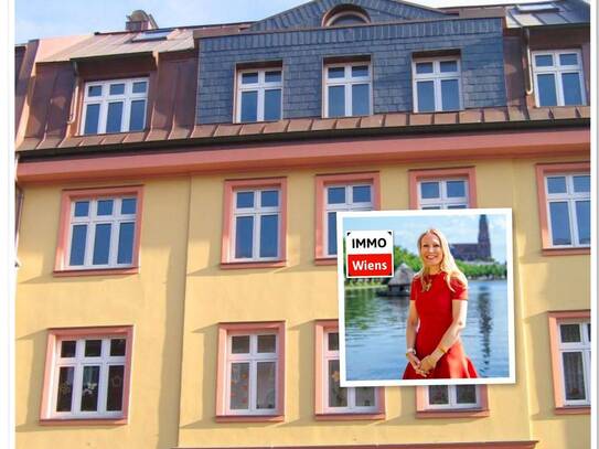 ~ 2-Zimmer-Wohnung, Bad mit Dusche und Fenster ~