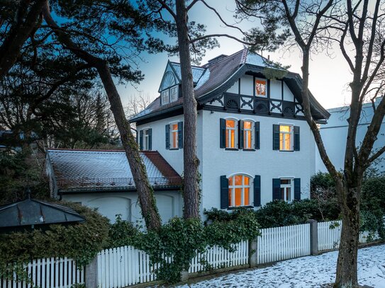 Hinreißende Altbau-Villa mit vielen historischen Details und besonderem Charme