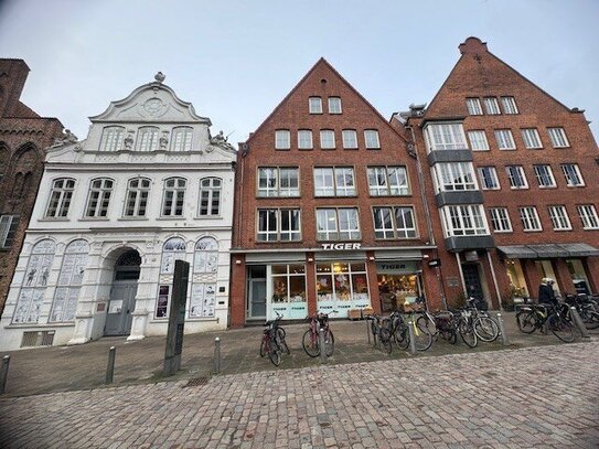 Ladengeschäft mit großer Fensterfront in 23552 Lübeck/City - Mengstraße (Nh. Fußgängerzone)