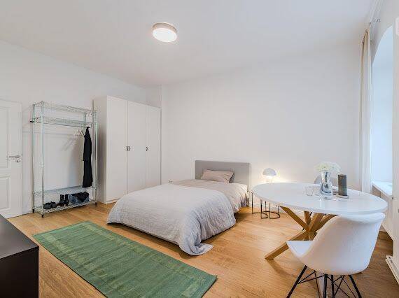 Stilvoll möblierte Altbauwohnung – zentral, kernsaniert und nahe der Spree Edisonstraße, 12459, Berlin - Foto 1