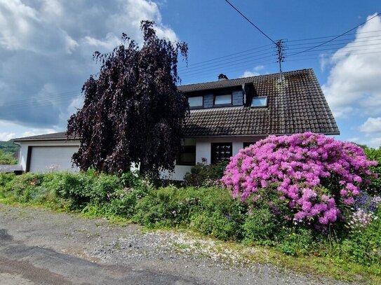 Großzügiges Einfamilienhaus mit tollem Gartengrundstück in schöner Lage von Kreuztal-Littfeld!