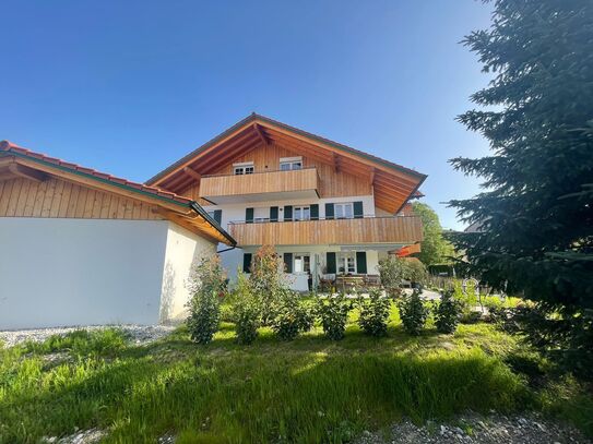 Exklusive 2-Raum-Dachgeschosswohnung mit Bergblick von Süd & Ostbalkon in begehrter Lage in Grassau