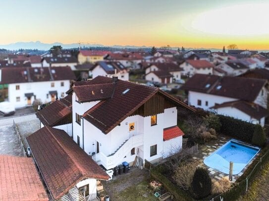 Familienidyll mit Weitblick - 2-Fam. Haus mit Außenpool und Potenzial