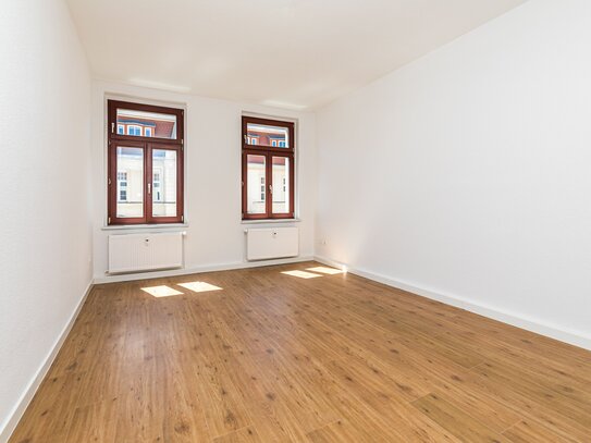 Mit Balkon und modernem Wannenbad: 2-Zimmer-Zuhause in schönem Altbau