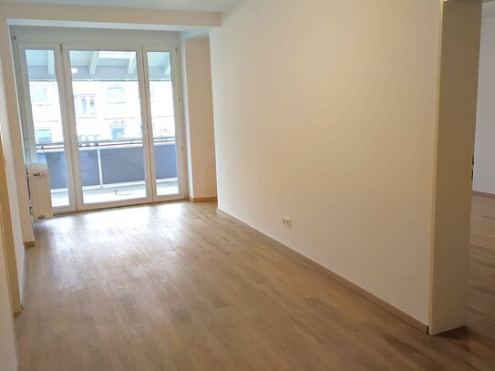 Neu renovierte 3-Zimmer Wohnung mit Südbalkon und großer Essdiele!!