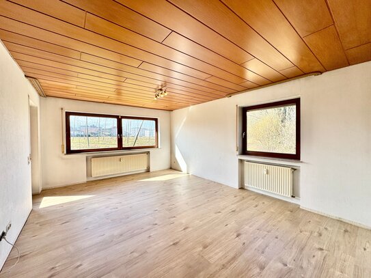 Großzügige Maisonette-Wohnung mit Balkon, Gartenanteil & Garage – Renovierungsbedürftig - Sofort verfügbar!