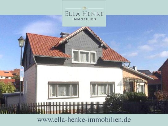 Freistehendes Einfamilienhaus zum Modernisieren mit 5 Zimmern + 2 Garagen.