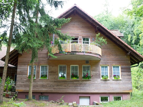 Mehrgenerationenhaus mit Wohnungen, Restaurant und Freizeitgelände